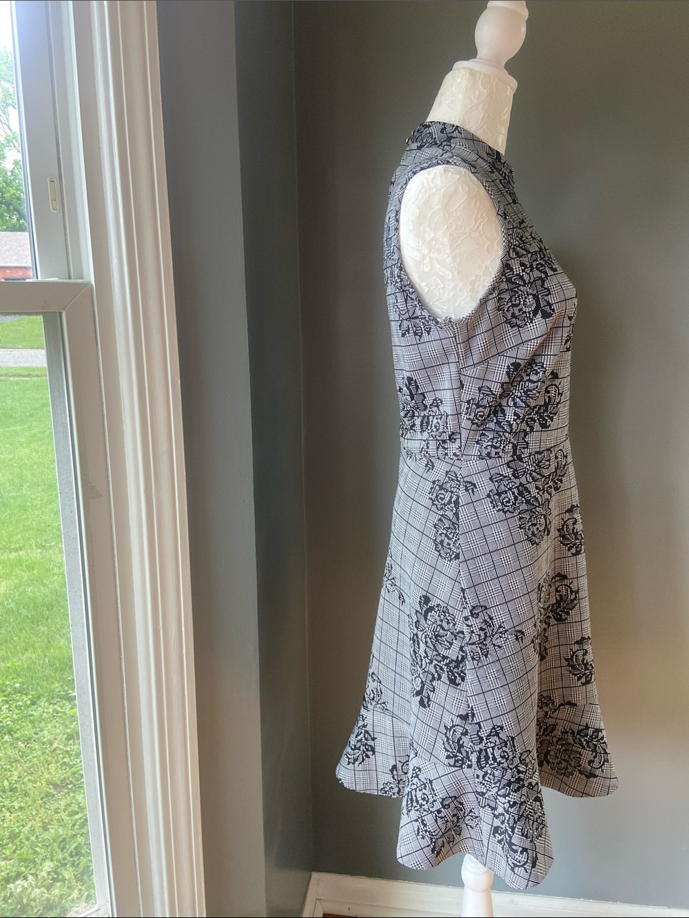 Nanette Lepore “Gypsy Rose” Floral Dress - Picture 4 of 8
